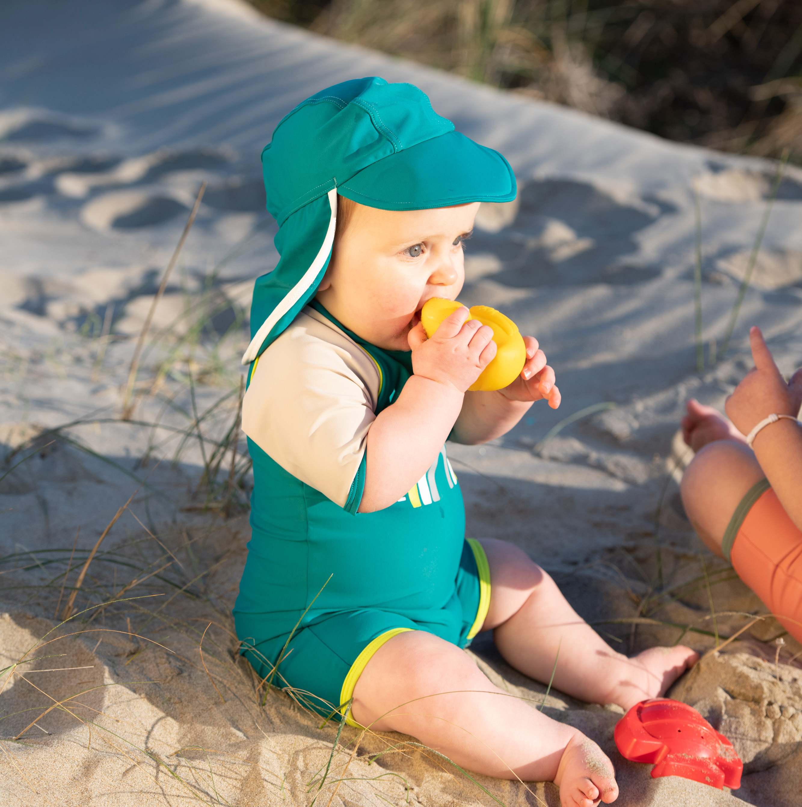 bébé-casquette-soleil-avec-rabats